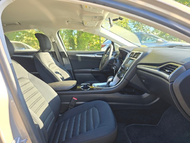 Used 2015 Ford Fusion SE FWD image 10