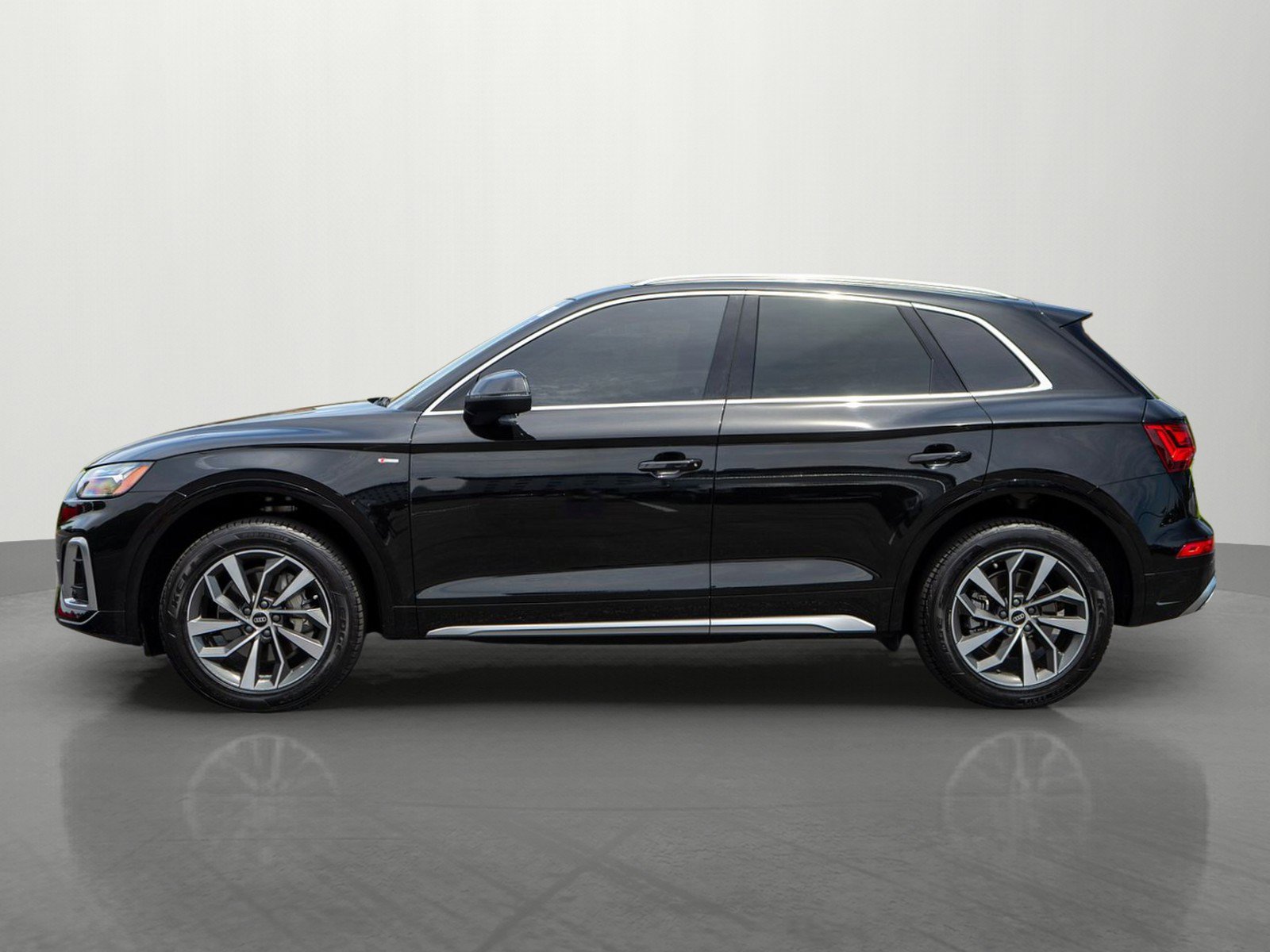 Used 2023 Audi Q5 2.0T Premium Plus w/ Premium Plus Package AWD/4WD image 4
