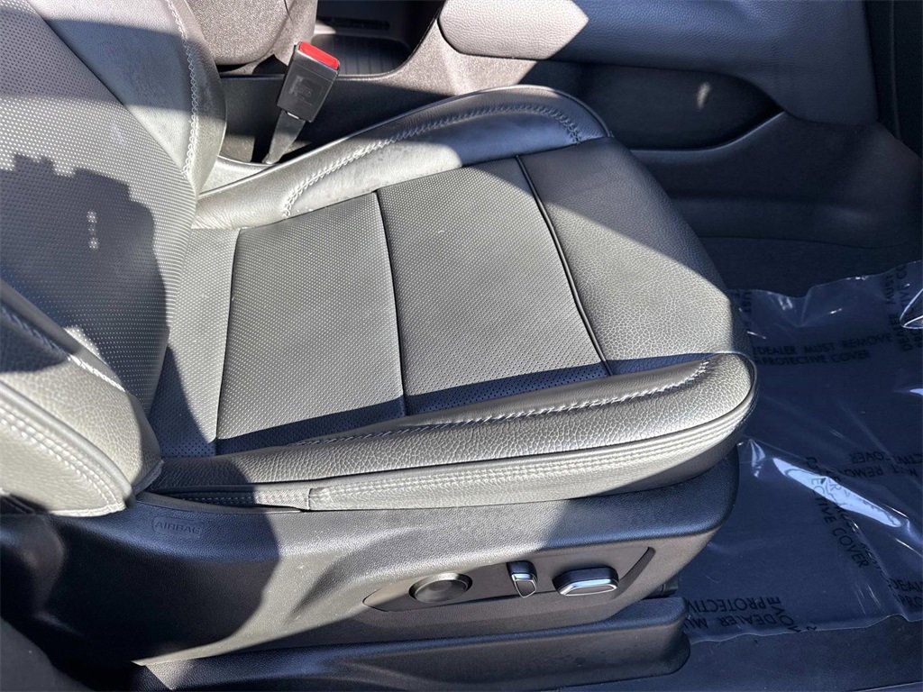 Used 2022 GMC Yukon XL Denali image 12