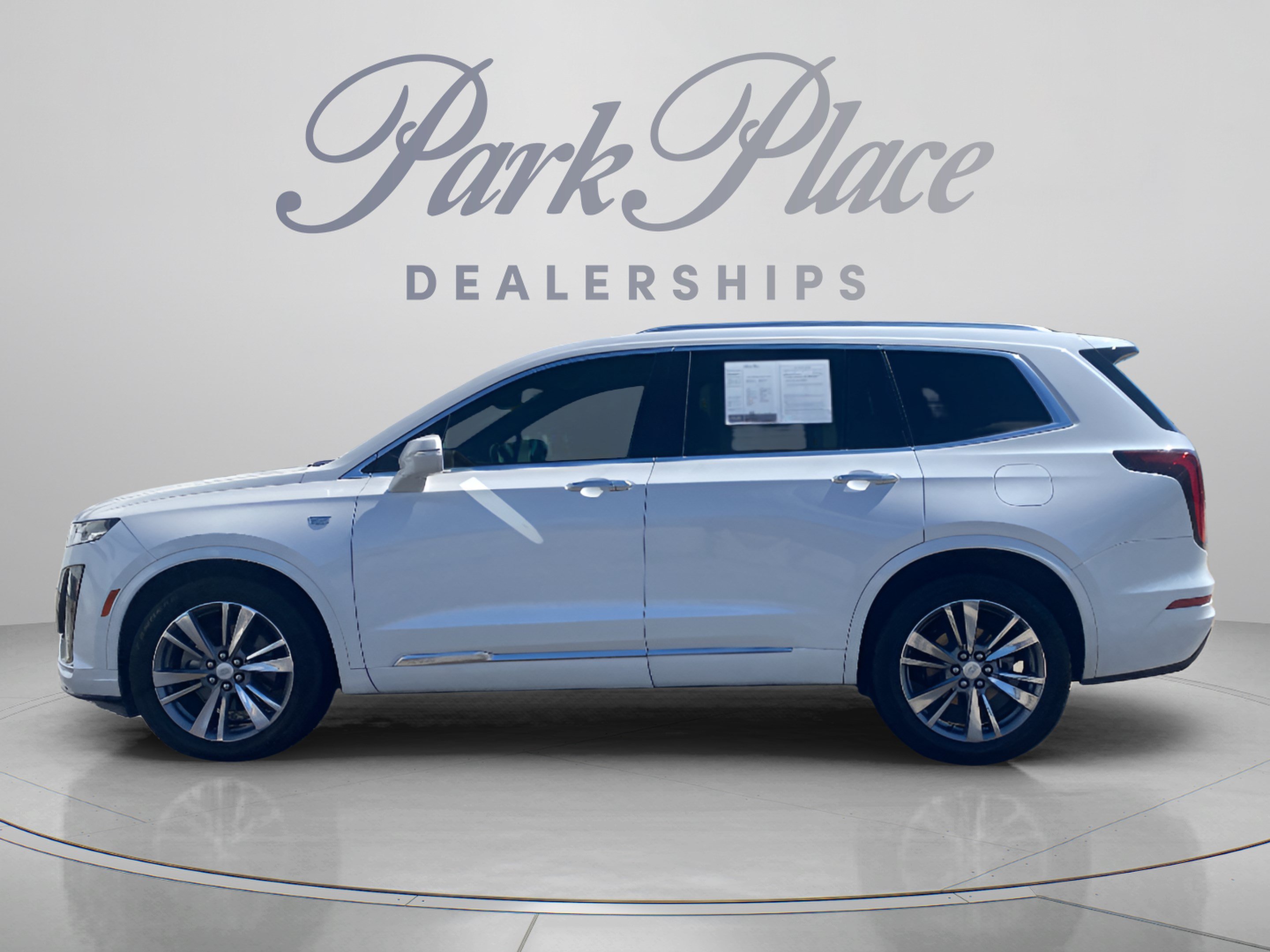 Used 2020 Cadillac XT6 Premium Luxury FWD image 2