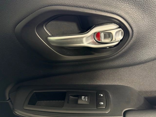 Used 2015 Jeep Cherokee Latitude w/ Comfort/Convenience Group image 34