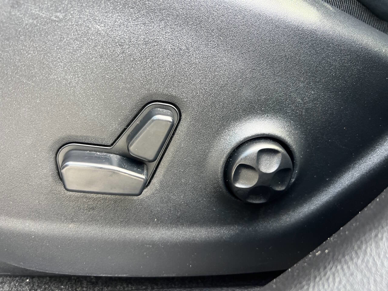 Used 2014 Jeep Cherokee Limited w/ Technology Group image 9