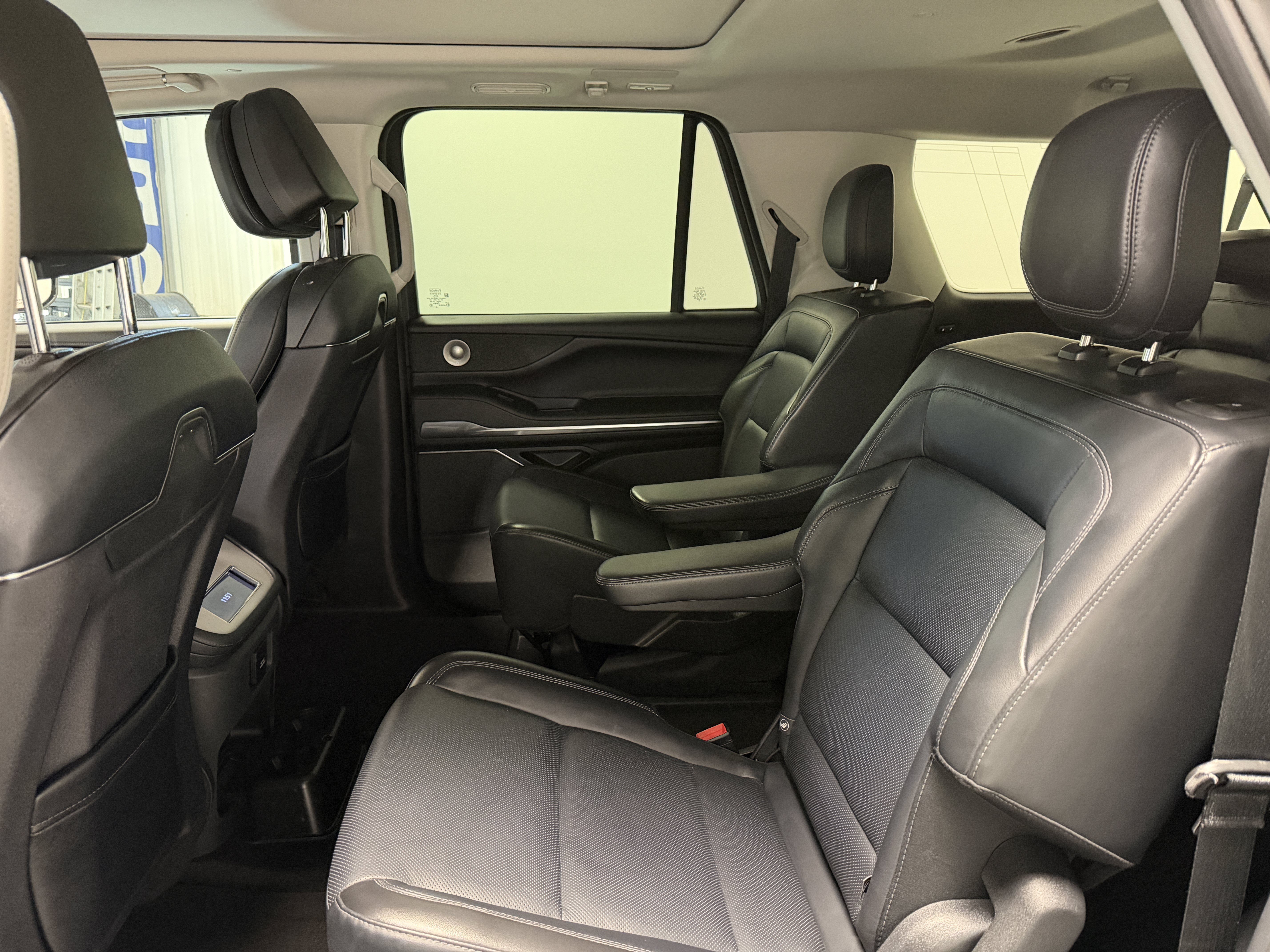 Used 2025 Lincoln Navigator L Reserve AWD/4WD image 24