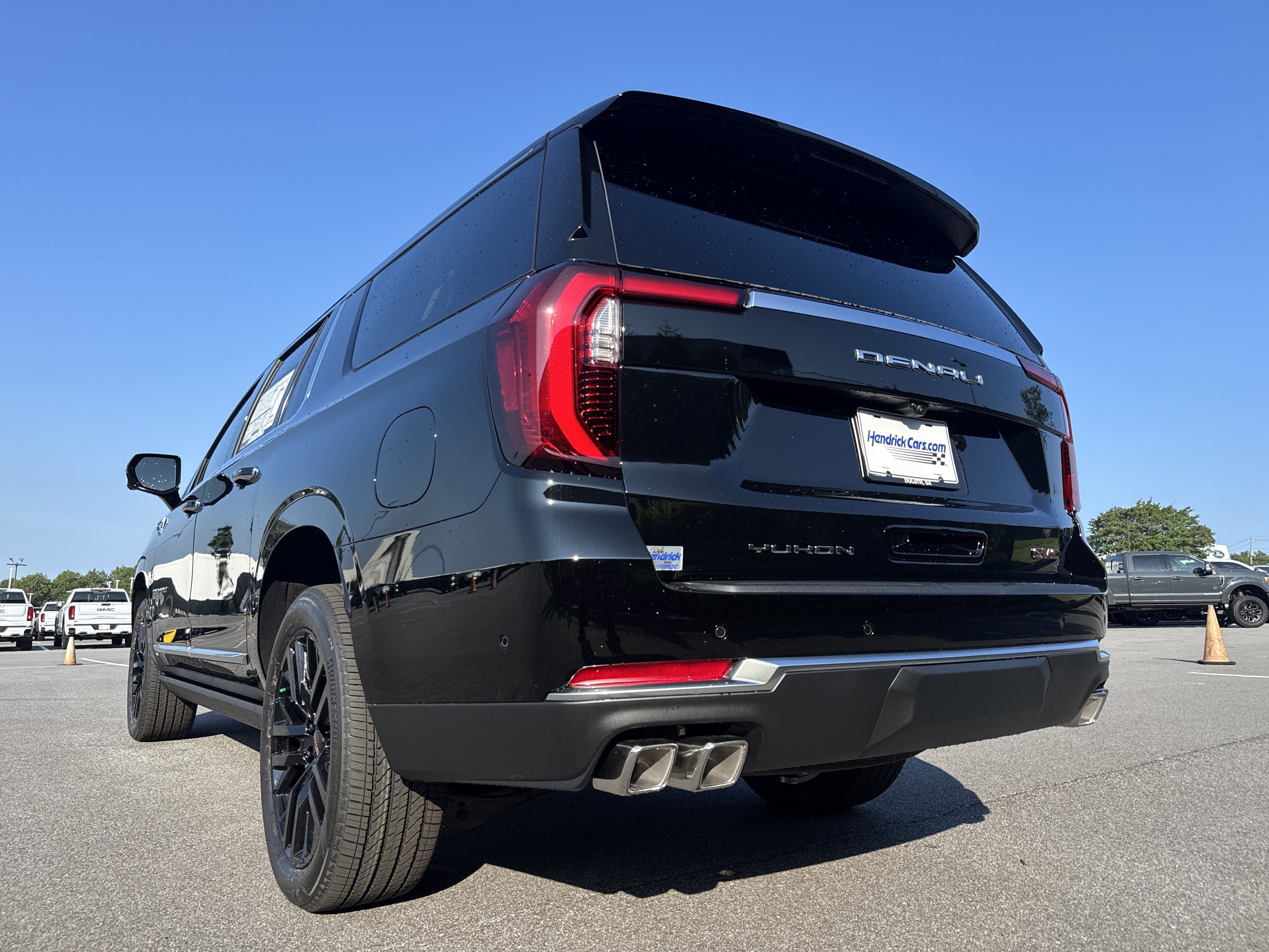 New 2026 GMC Yukon XL Denali w/ Sun & Power Step Package AWD/4WD image 8