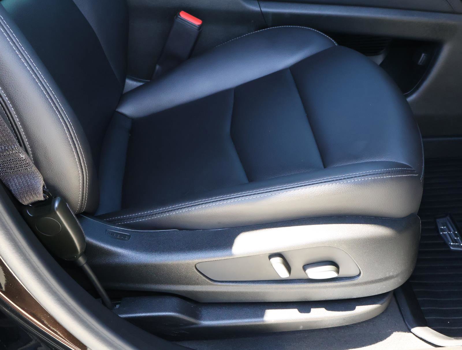 Certified 2025 Cadillac XT5 Luxury w/ LPO, Floor Liner Package FWD image 22