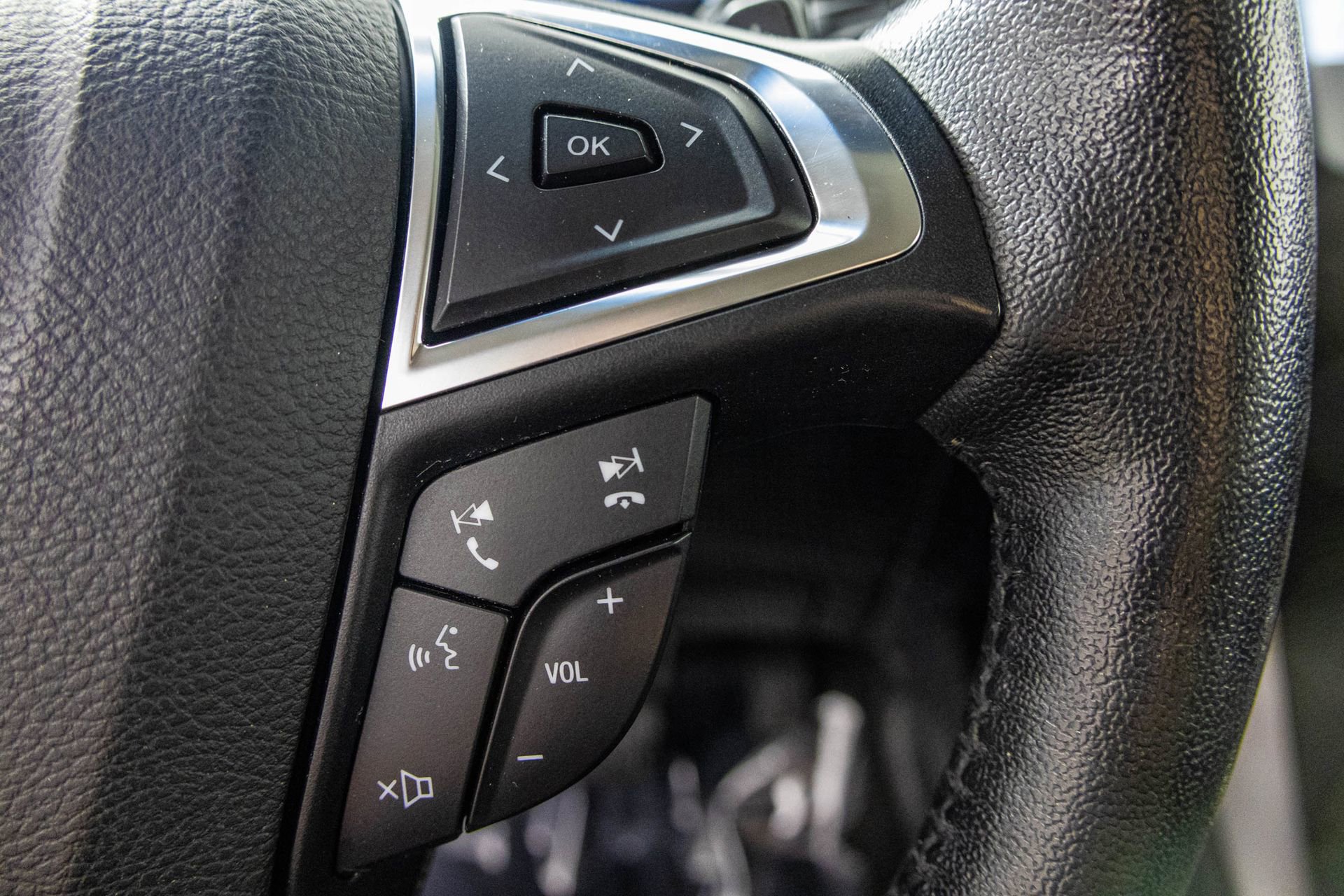 Used 2018 Ford Edge SEL w/ Equipment Group 201A AWD/4WD image 32