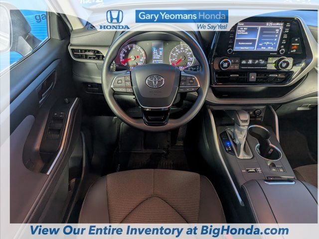 Used 2020 Toyota Highlander L FWD image 13