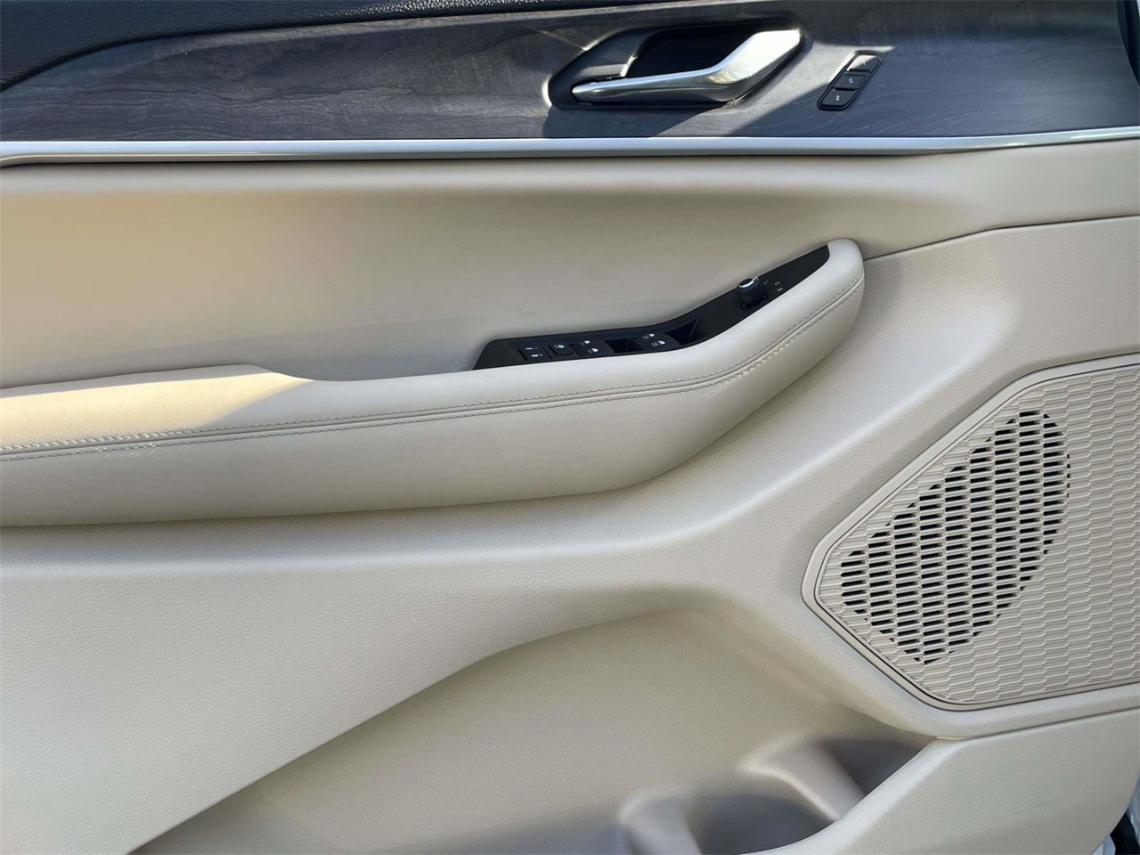 New 2025 Jeep Grand Cherokee L Limited w/ Black Appearance Package image 26