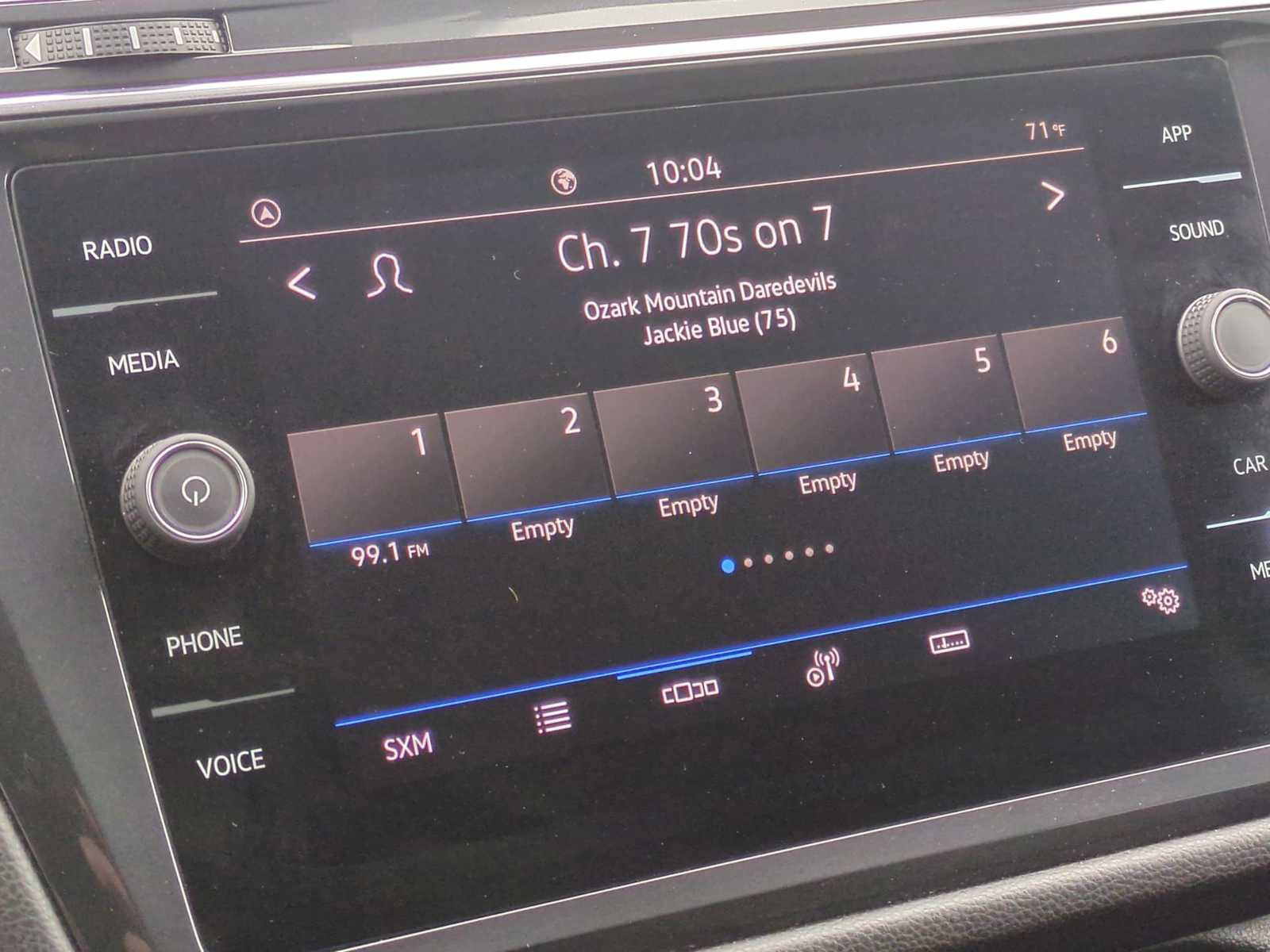 Used 2024 Volkswagen Tiguan SE image 13