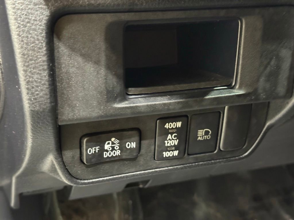 Used 2018 Toyota Tacoma TRD Sport image 17