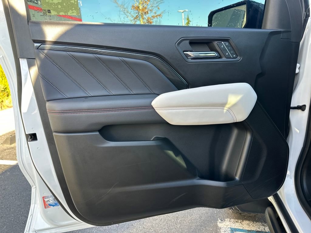 Used 2024 GMC Canyon AT4X image 11