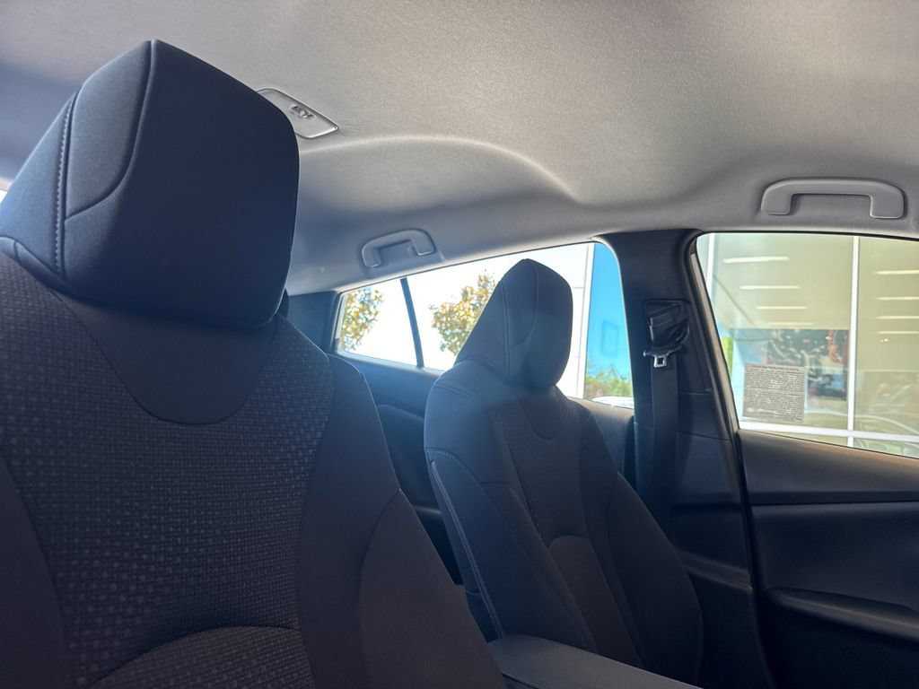 Used 2022 Toyota Prius LE FWD image 20