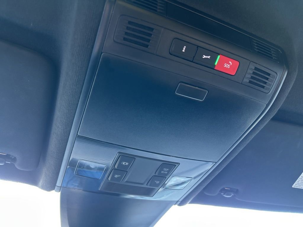 Used 2024 Volkswagen Tiguan SE image 40