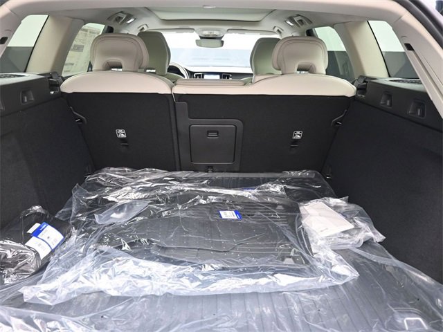 New 2026 Volvo V60 B5 Cross Country Plus w/ Protection Package Premier image 30