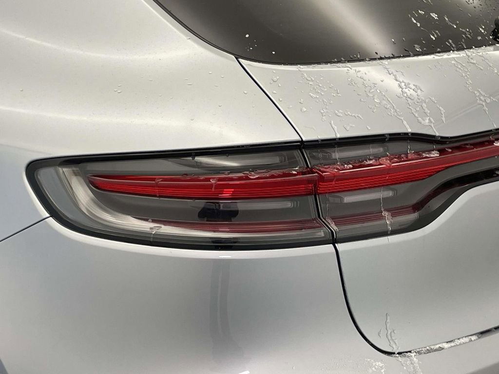 Certified 2022 Porsche Macan image 16