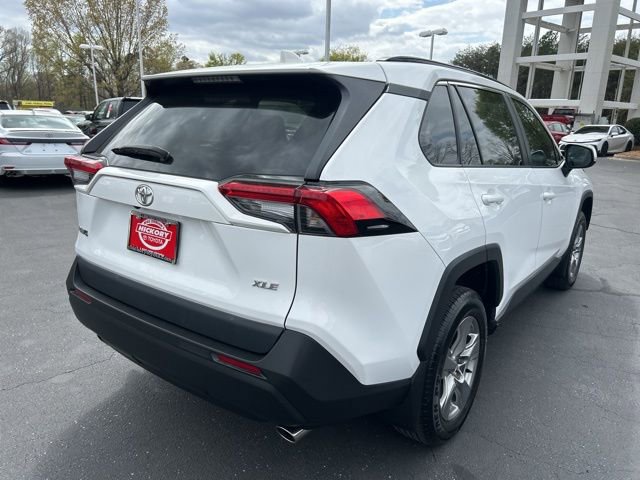 Used 2024 Toyota RAV4 XLE w/ Convenience Package image 5