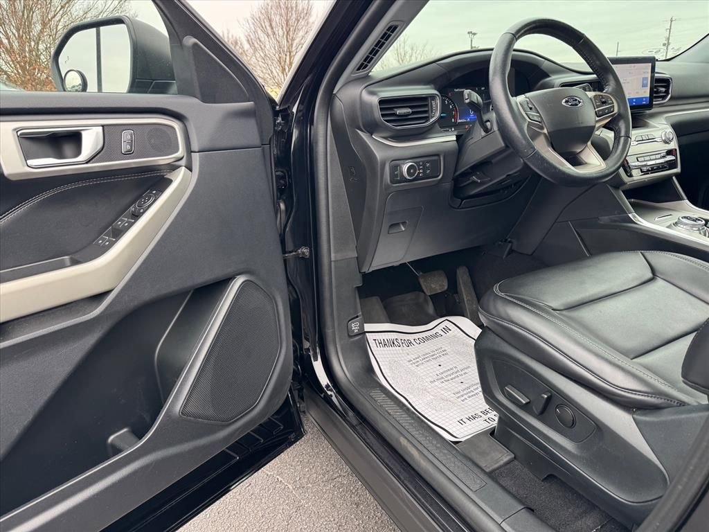 Used 2022 Ford Explorer XLT w/ Equipment Group 202A image 15