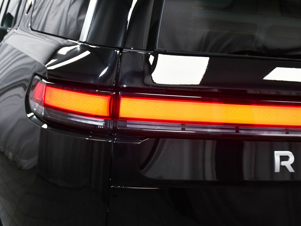 Used 2025 Rivian R1S Adventure image 88