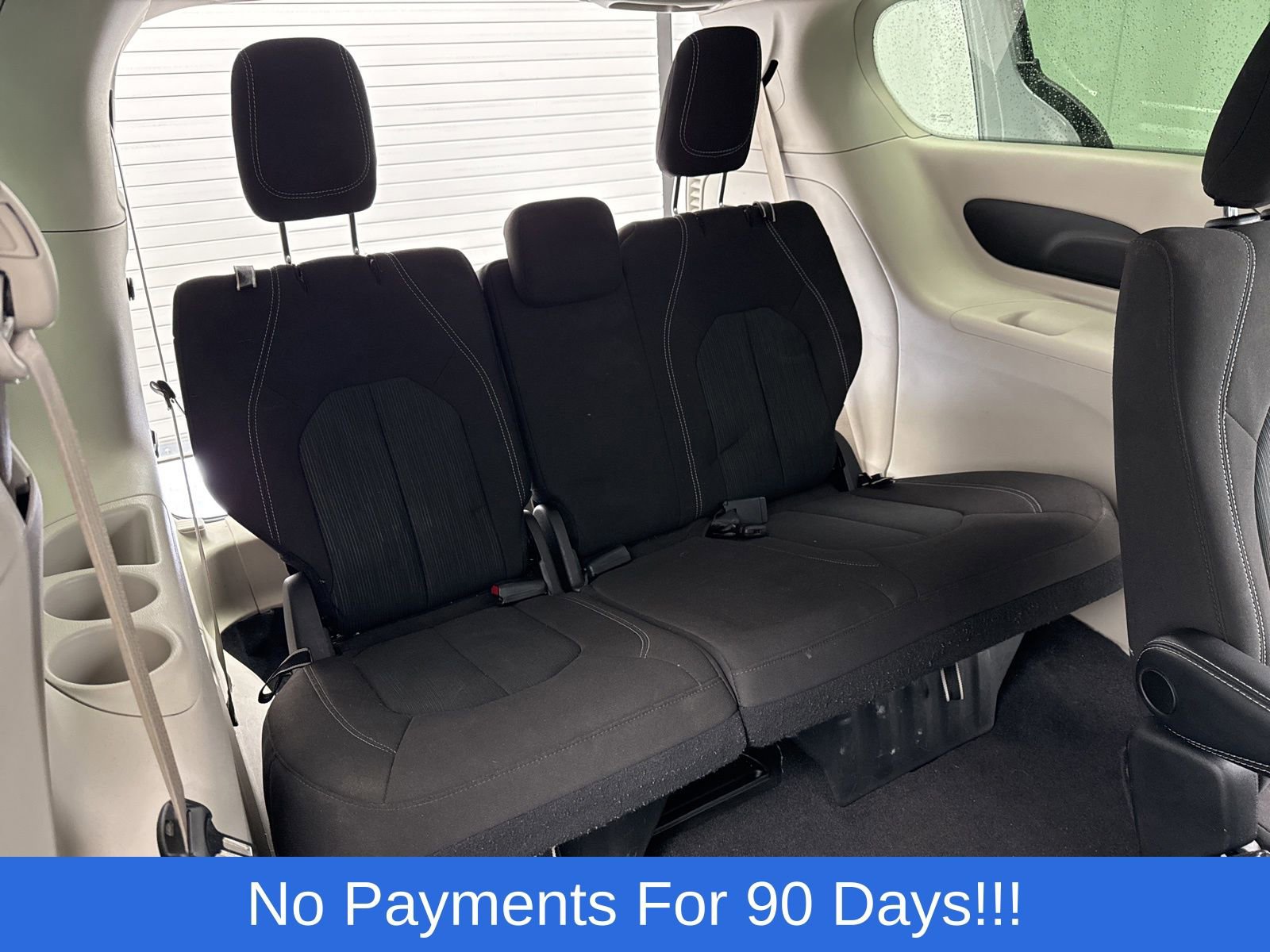 Used 2022 Chrysler Voyager LX image 31