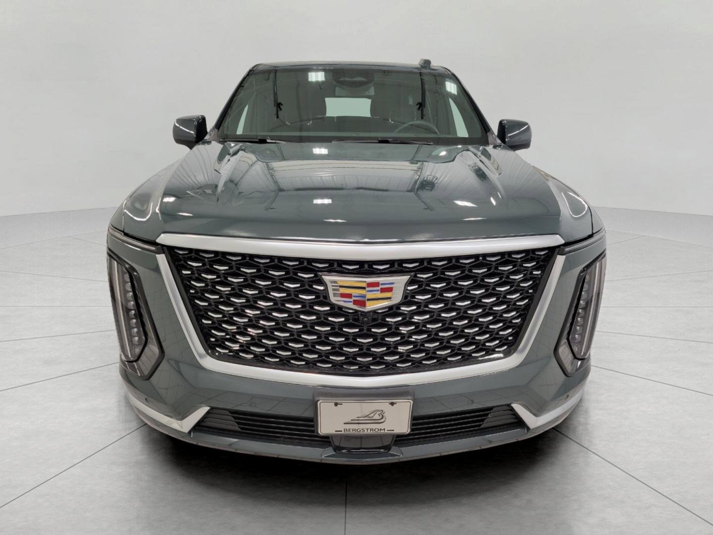 Used 2025 Cadillac Escalade Luxury w/ LPO, Floor Liner Package AWD/4WD image 14