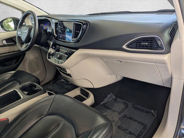 Used 2022 Chrysler Pacifica Touring-L FWD image 19
