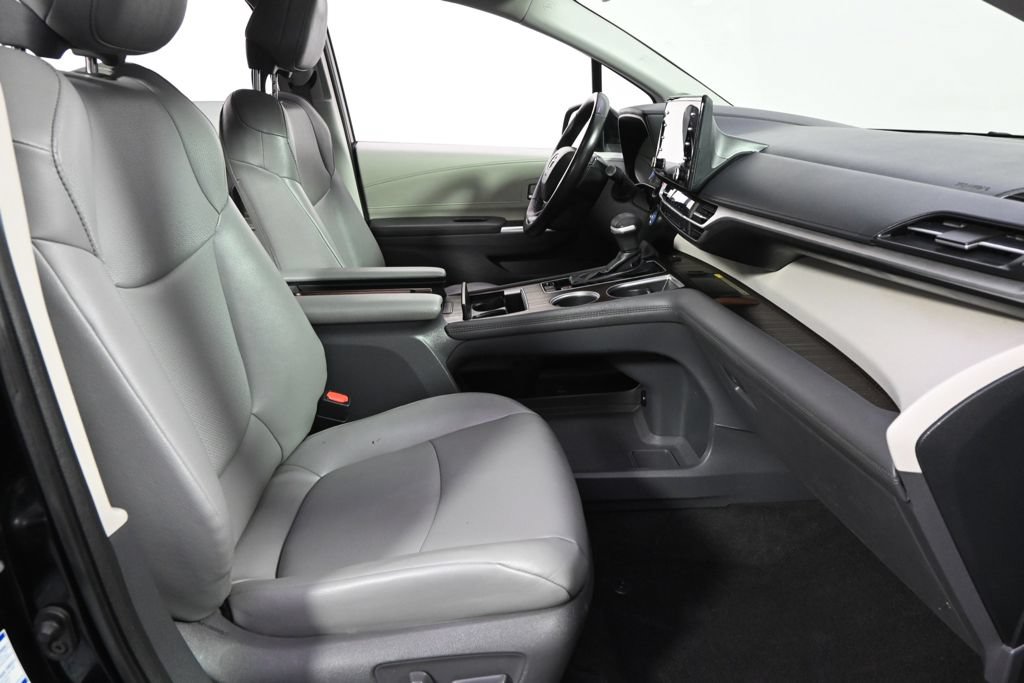 Used 2021 Toyota Sienna XLE w/ XLE Plus Package AWD/4WD image 16