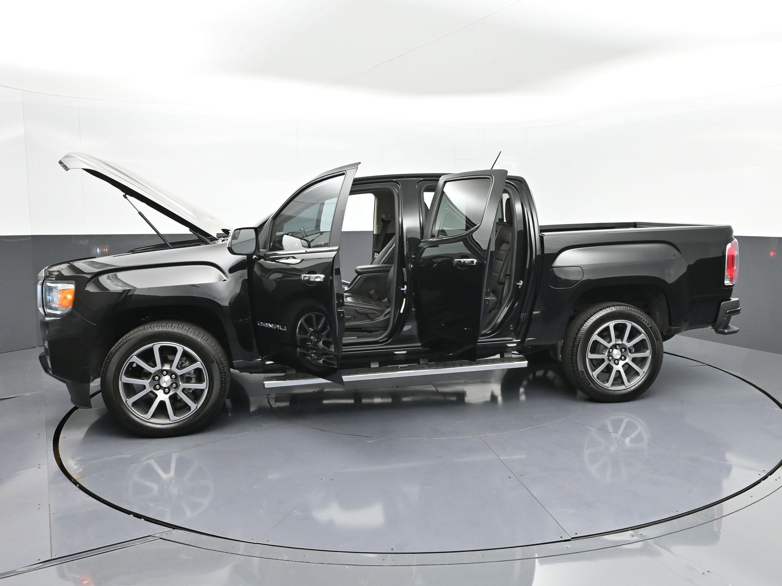 Used 2022 GMC Canyon Denali image 46