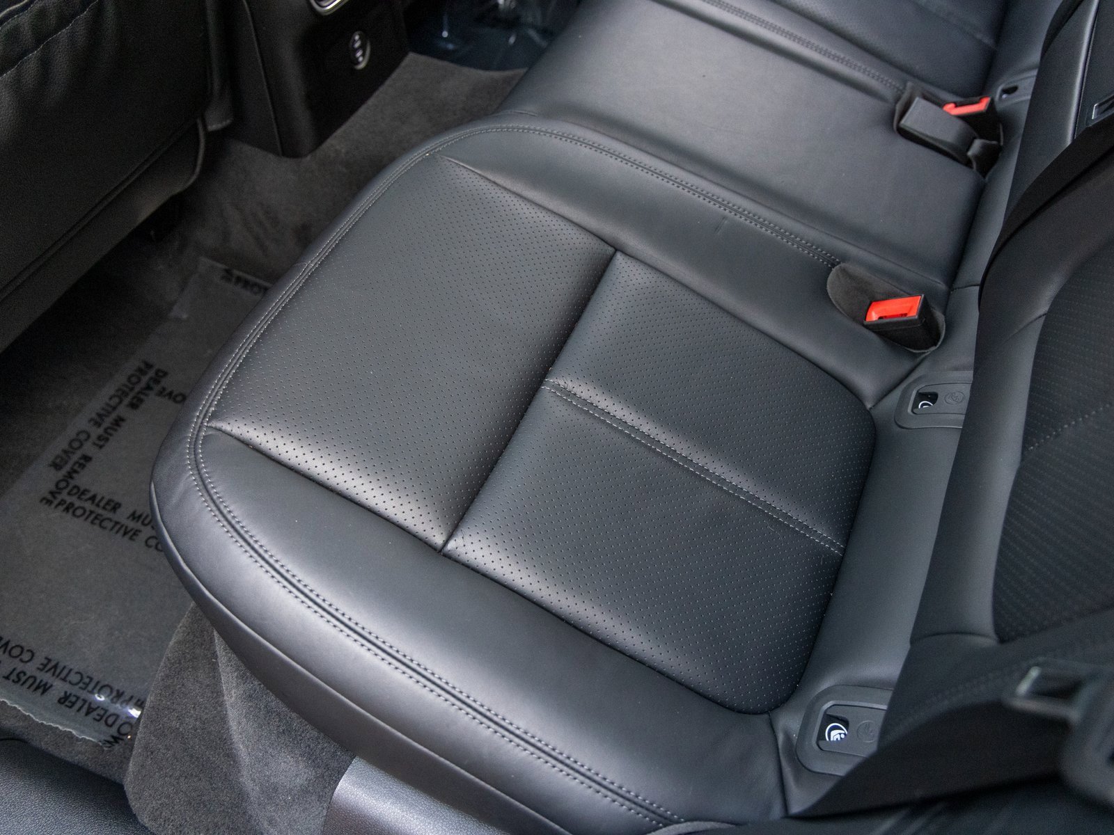 Certified 2025 Porsche Macan image 39