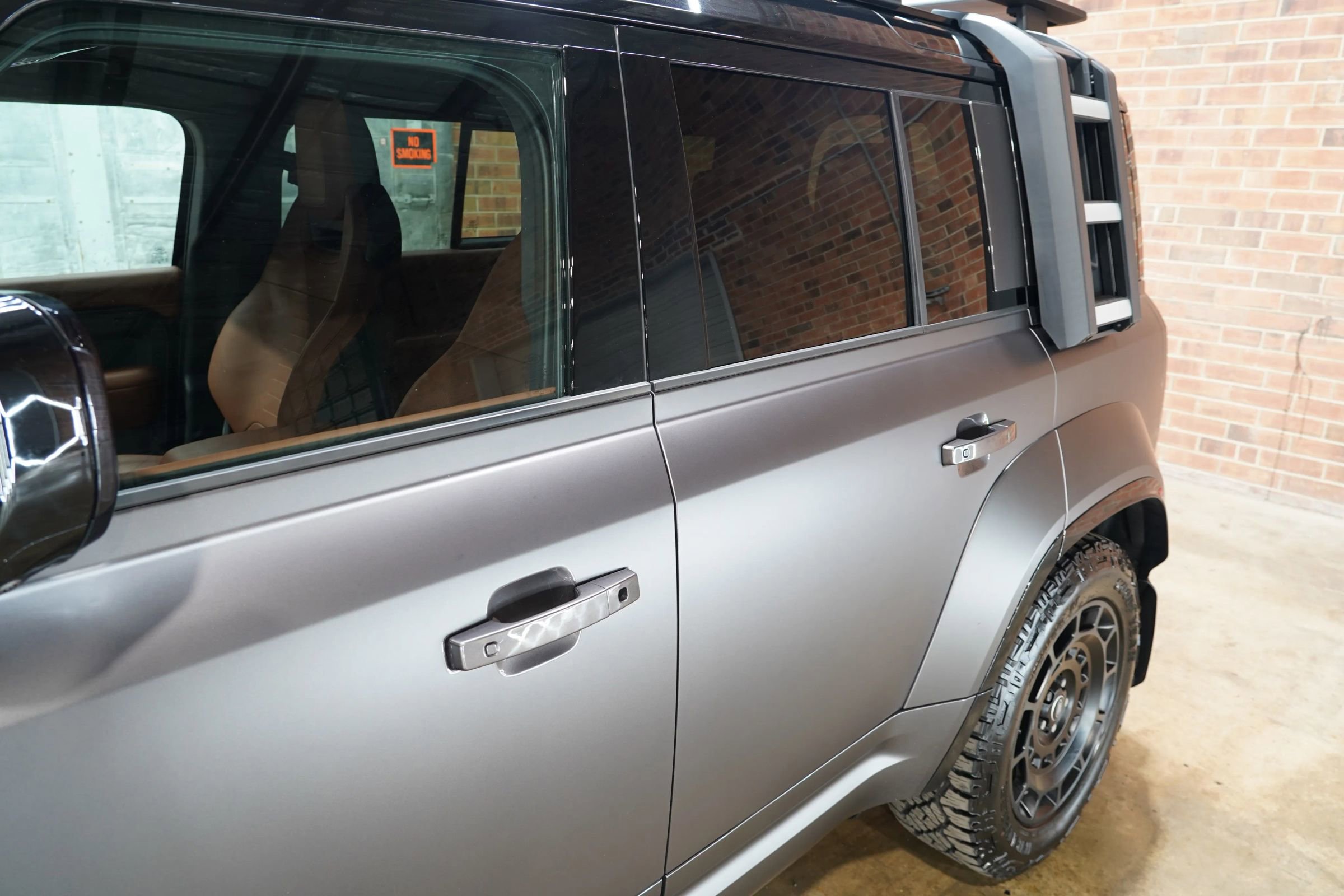 Used 2025 Land Rover Defender 110 image 36