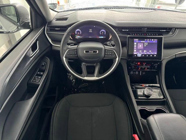 Used 2023 Jeep Grand Cherokee Laredo image 6