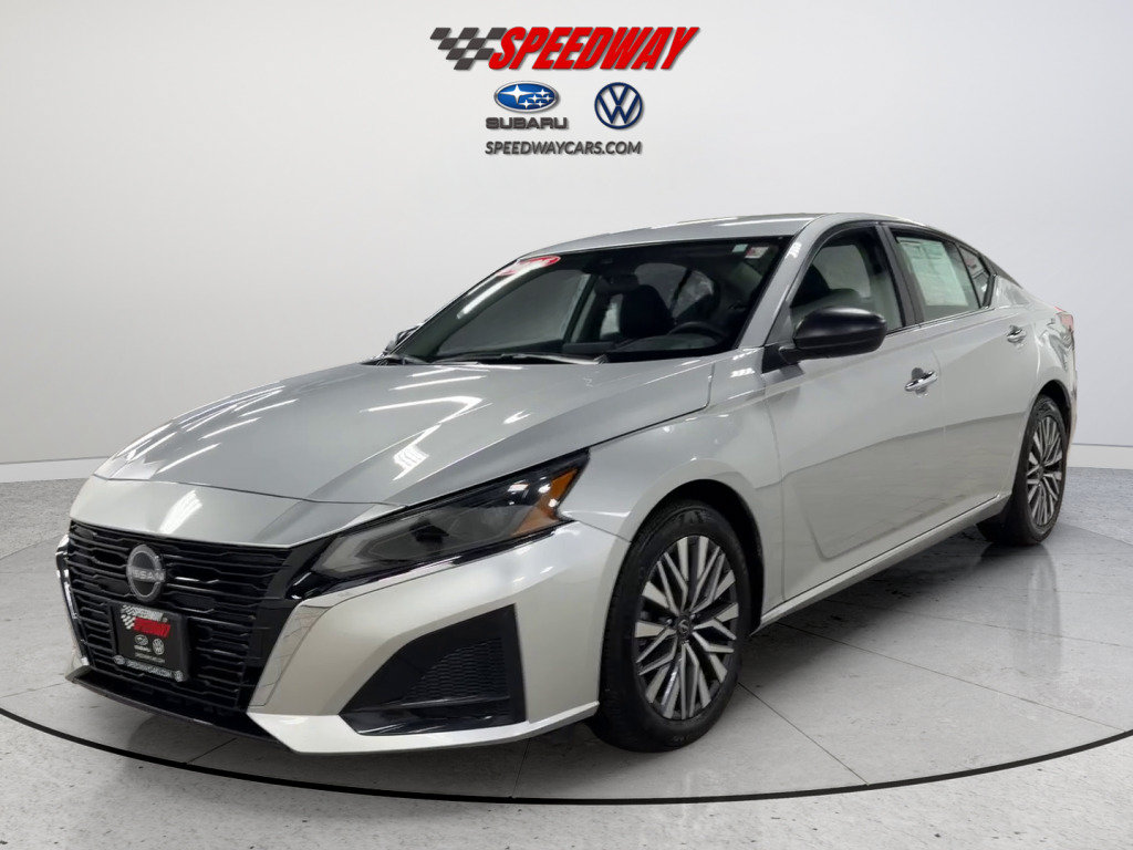 Used 2025 Nissan Altima 2.5 SV FWD image 12