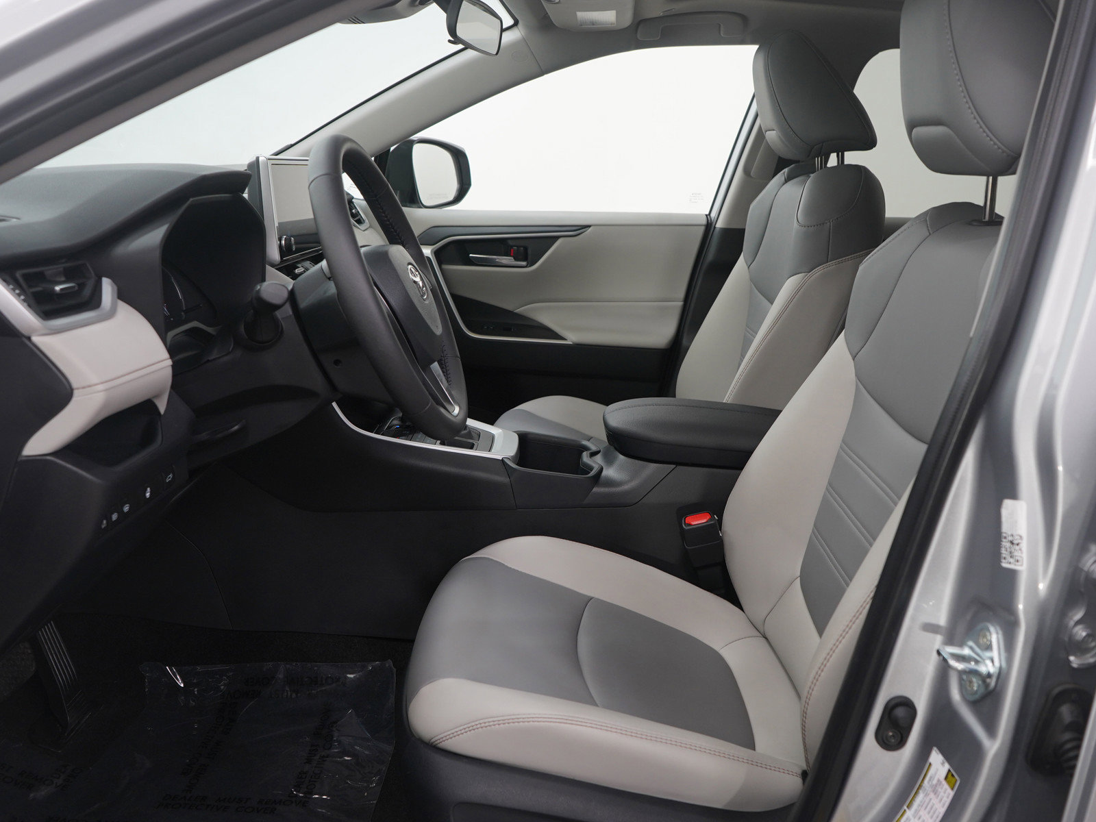 Used 2025 Toyota RAV4 XLE Premium w/ Weather Package AWD/4WD image 16