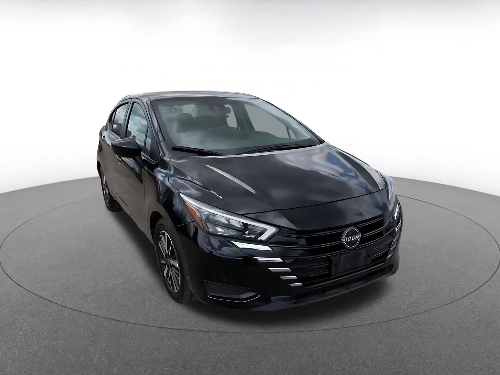 Used 2025 Nissan Versa SV FWD image 3