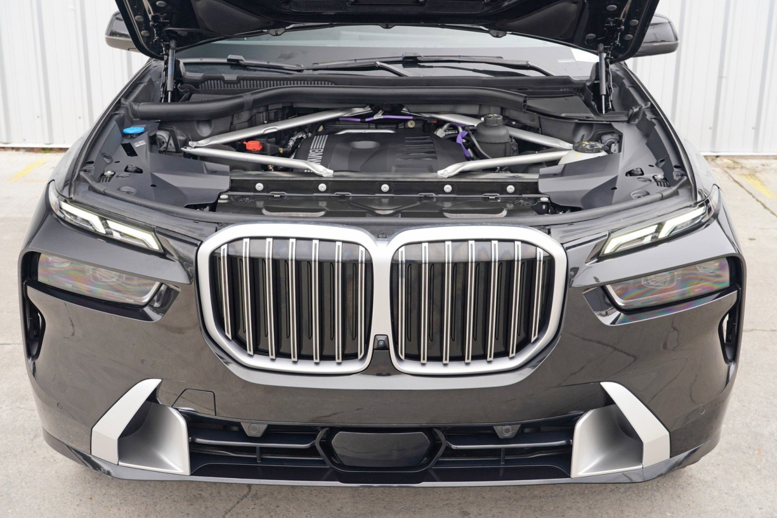 Used 2025 BMW X7 xDrive40i w/ Parking Assistance Package AWD/4WD image 8