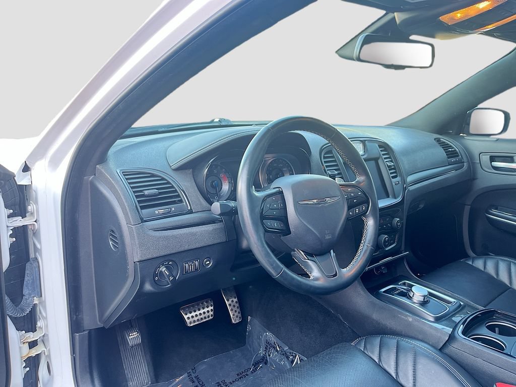 Used 2023 Chrysler 300 C RWD image 9