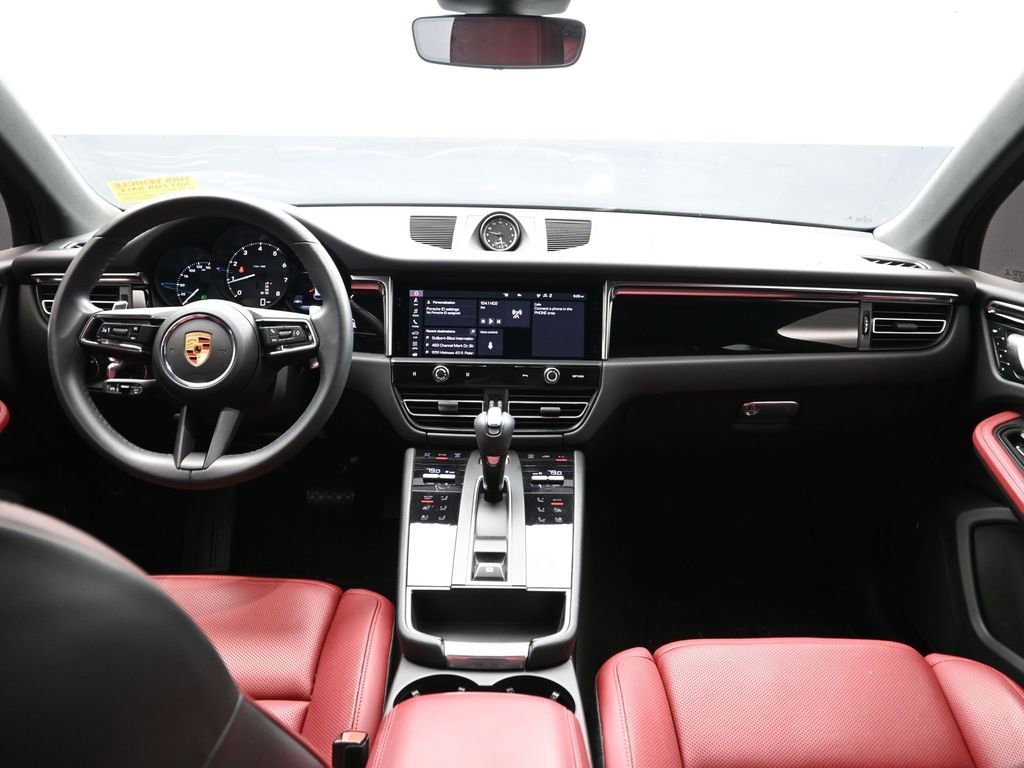 Certified 2023 Porsche Macan image 18