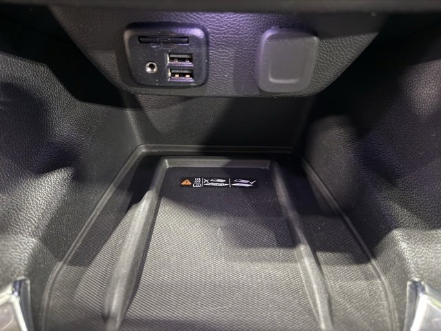 Used 2023 Chevrolet Traverse Premier image 24