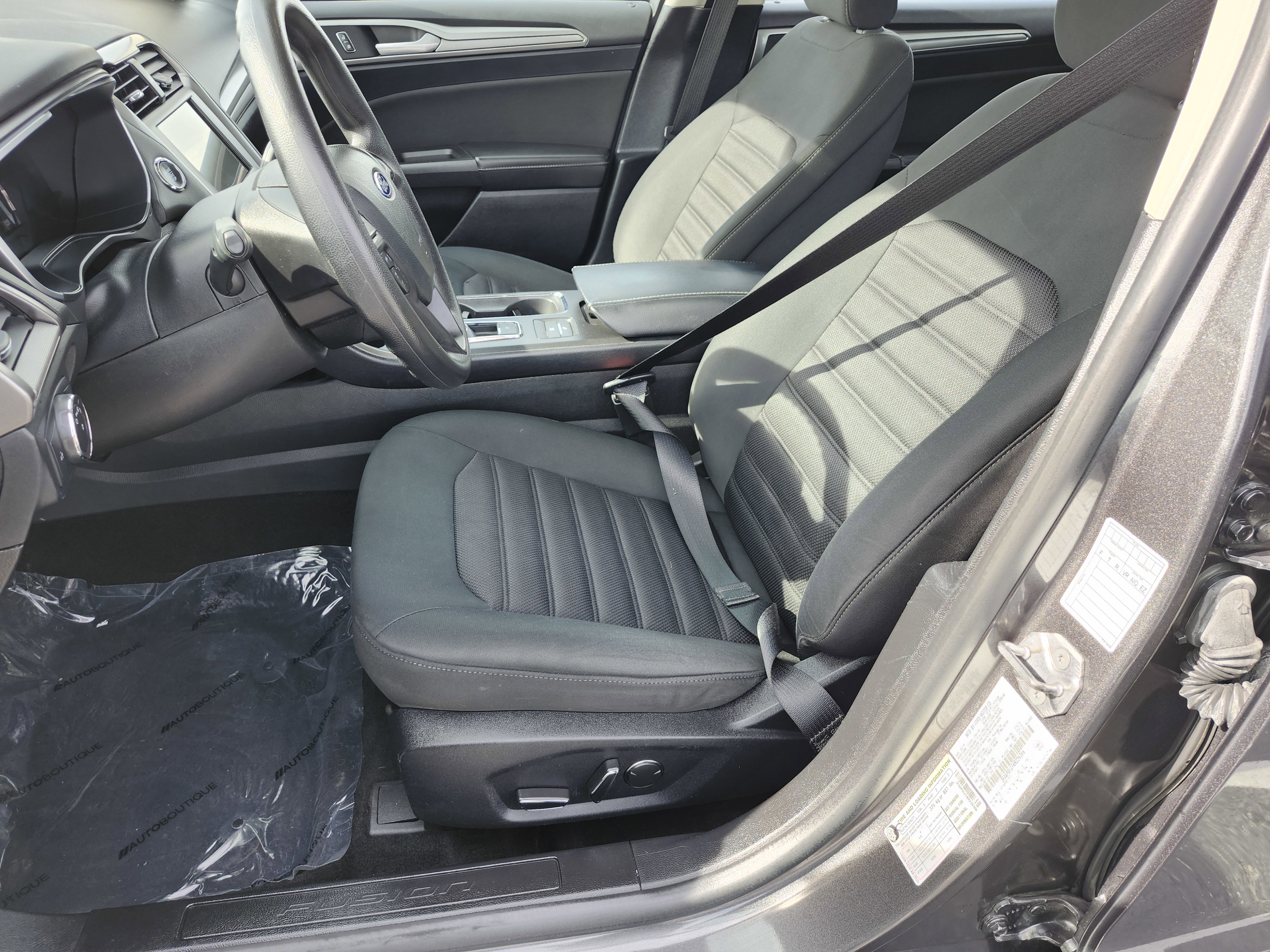Used 2019 Ford Fusion SE FWD image 25