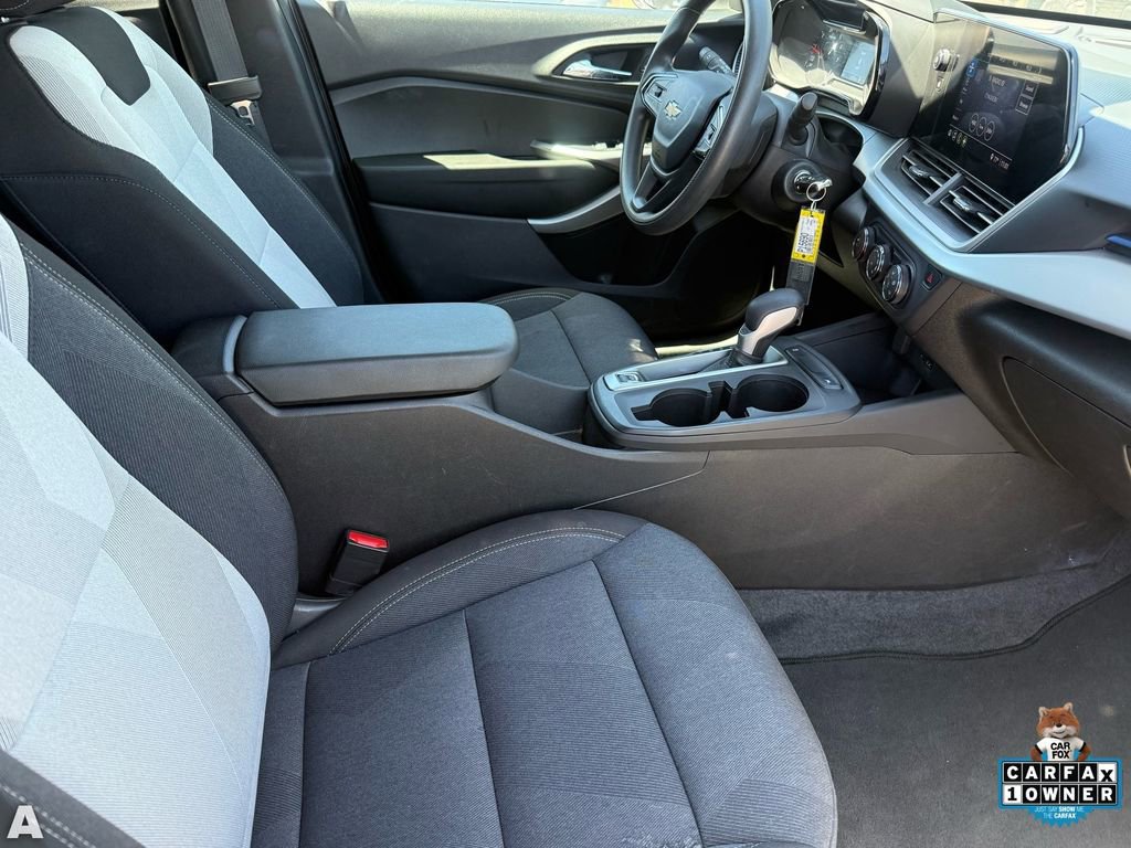 Used 2025 Chevrolet Trax LS image 29