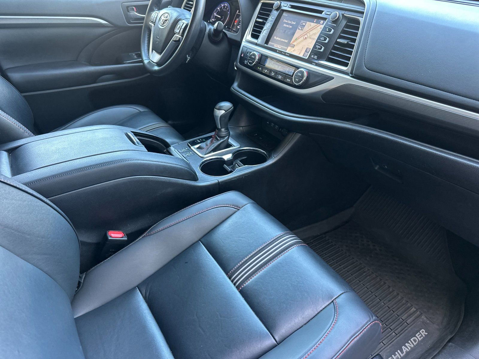 Used 2019 Toyota Highlander SE FWD image 15