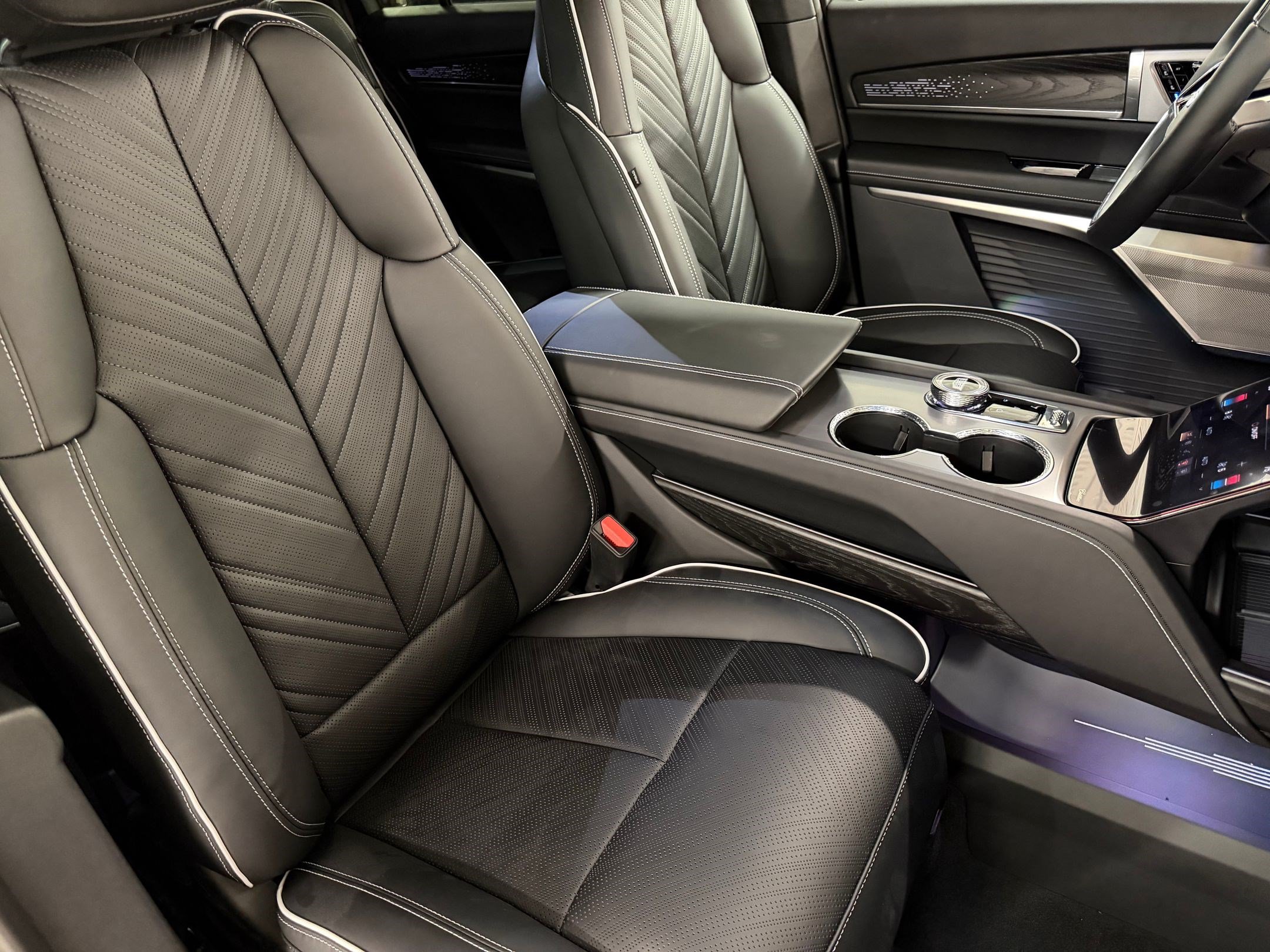 New 2027 Cadillac Vistiq Luxury AWD/4WD image 56