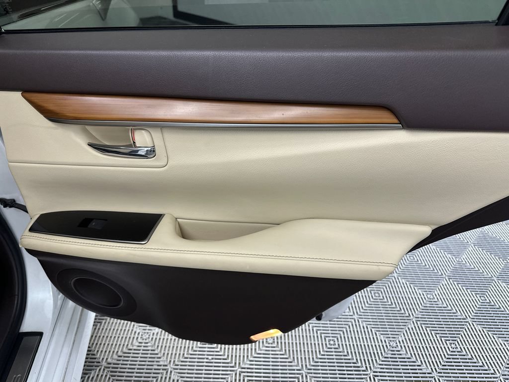 Used 2018 Lexus ES 300h w/ Luxury Package FWD image 18