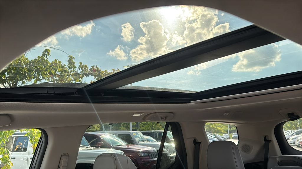 Certified 2025 Honda Pilot Touring image 22