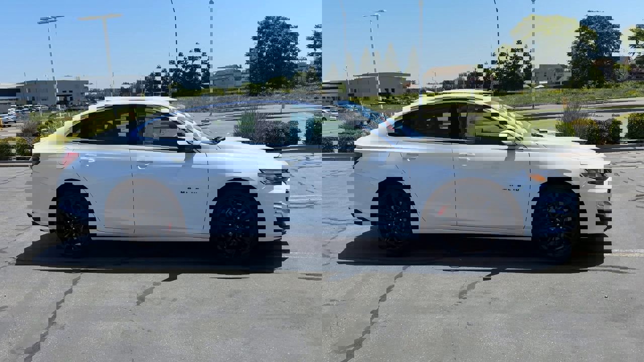 Used 2020 Chevrolet Malibu LT w/ Leather Package image 9