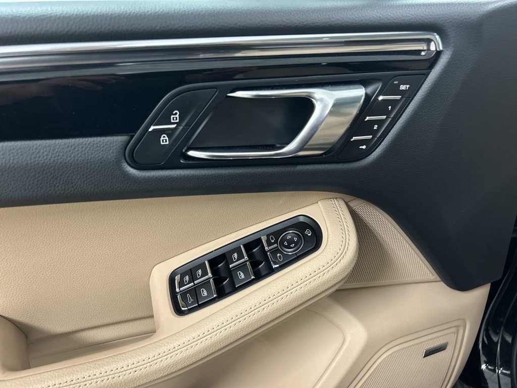 Certified 2026 Porsche Macan AWD/4WD image 11