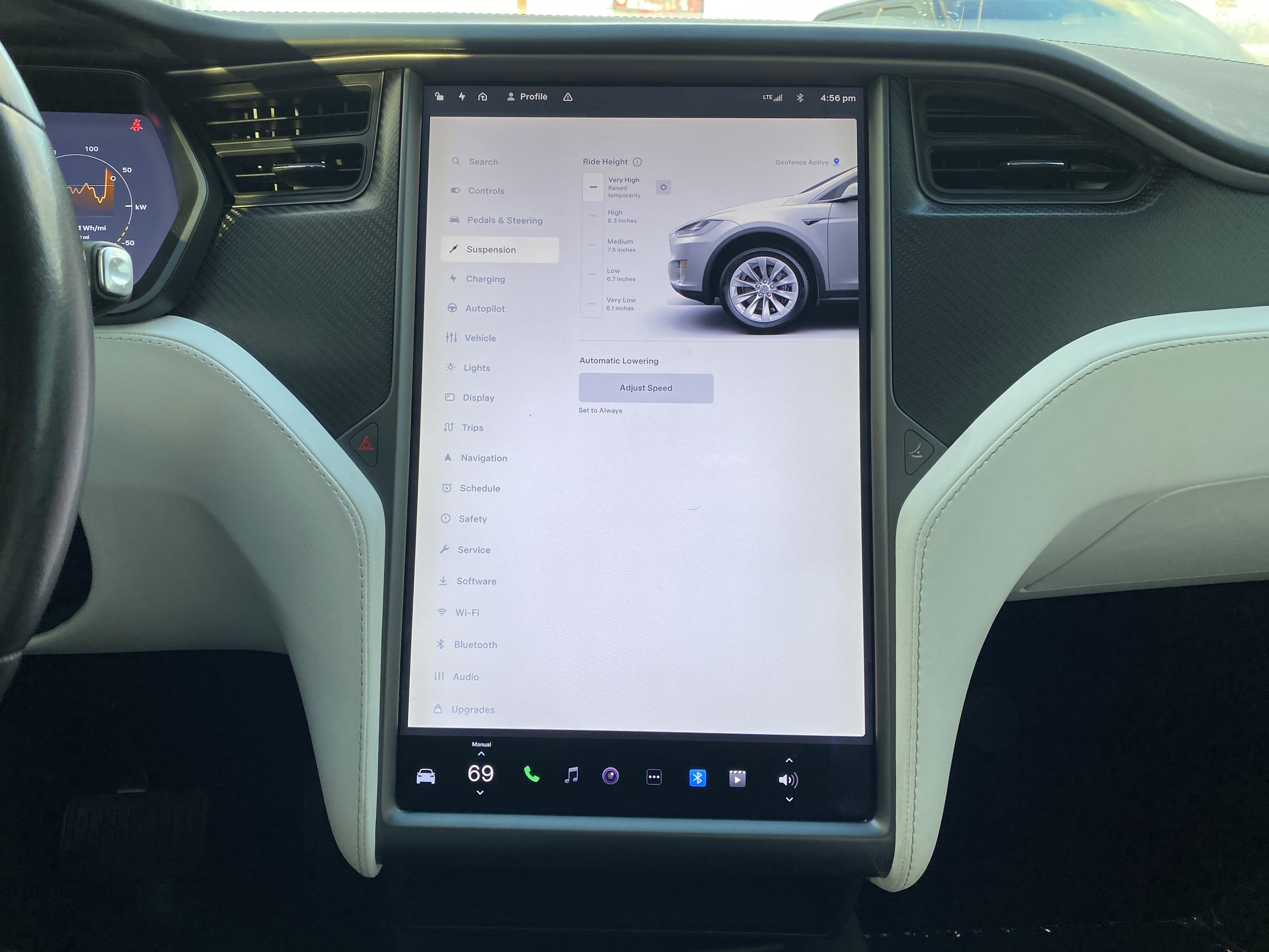 Used 2018 Tesla Model X 75D image 19