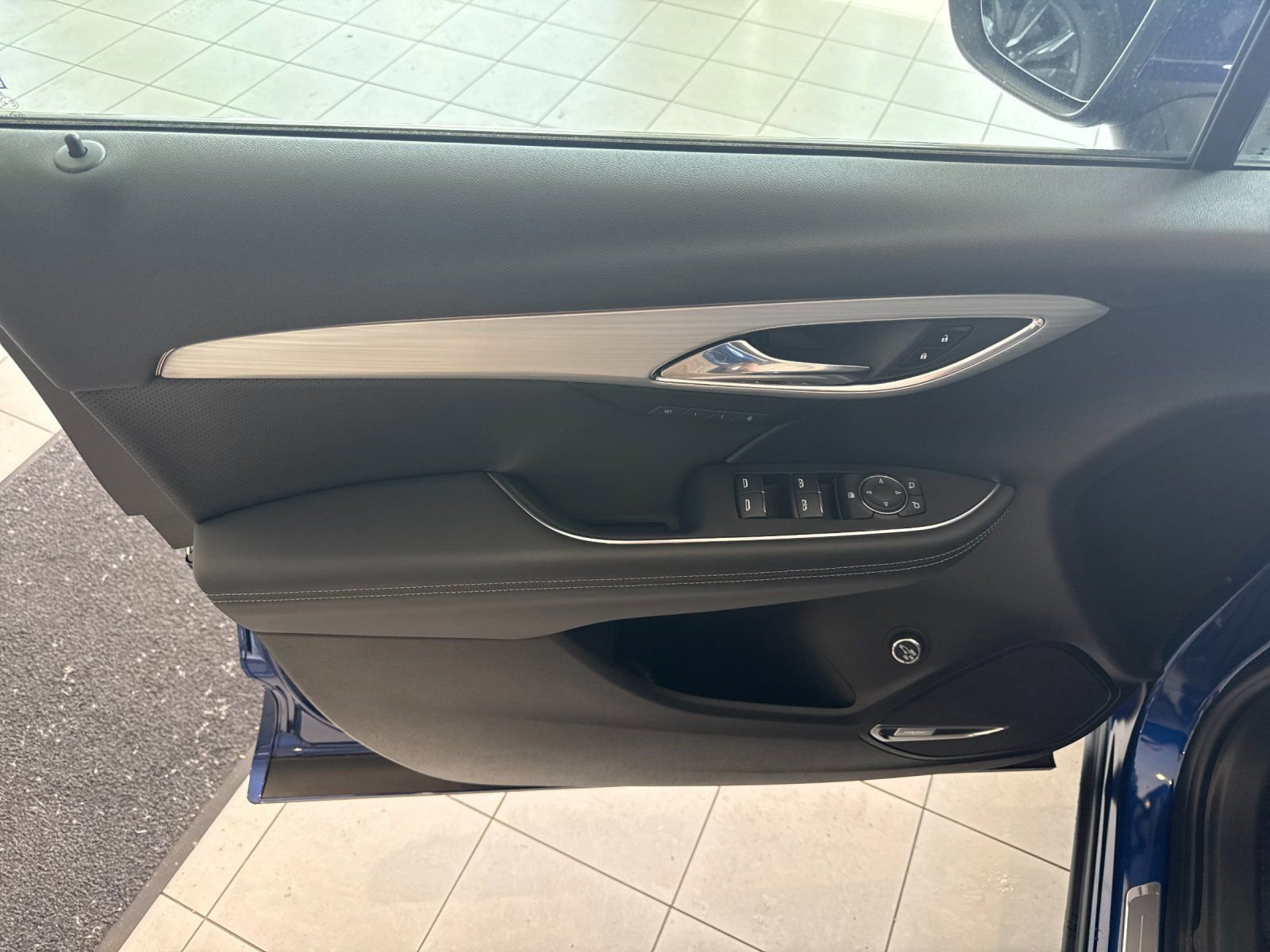 Used 2024 Buick Envision Avenir image 11