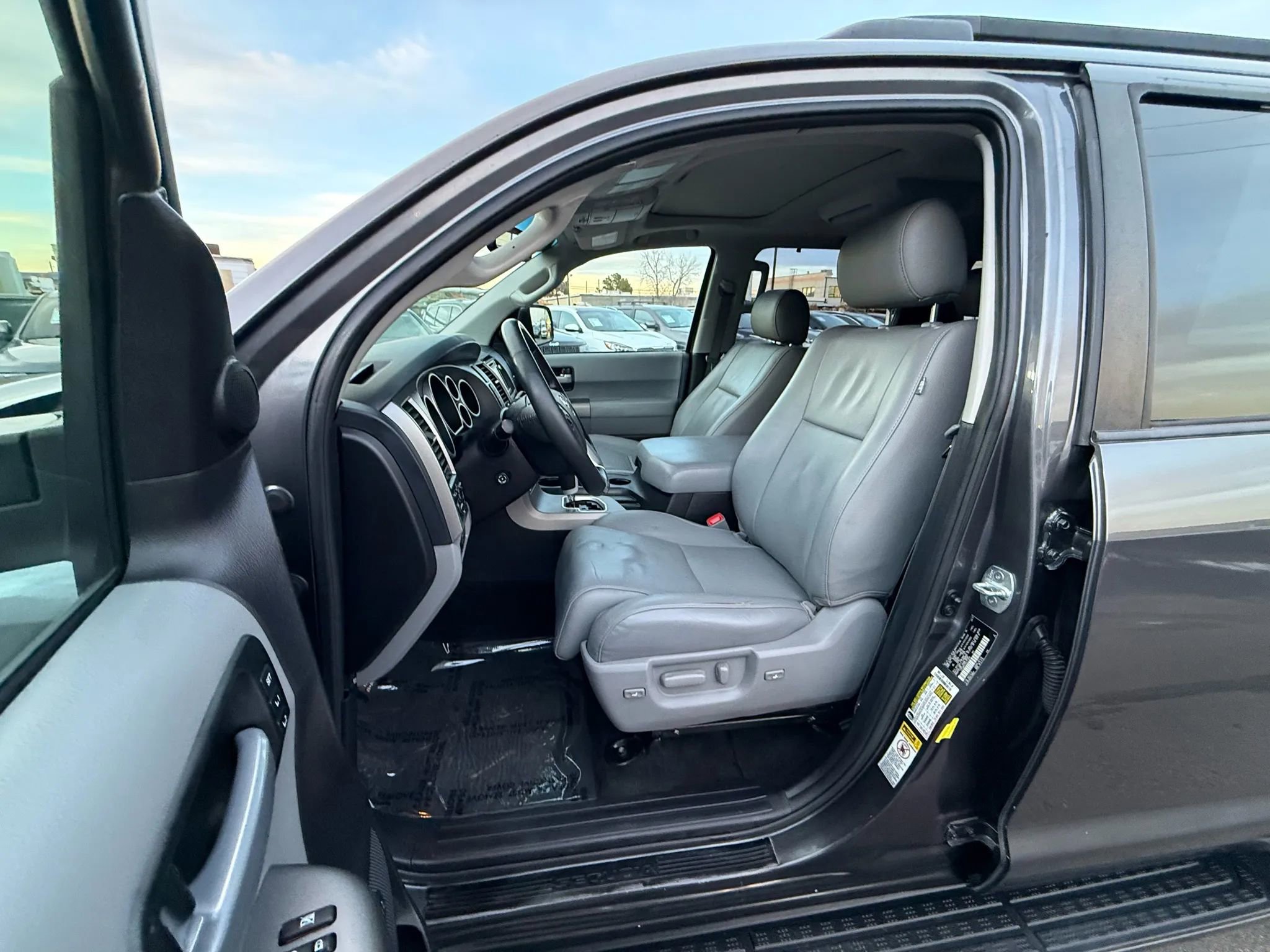 Used 2017 Toyota Sequoia Limited w/ Safety & Convenience Package image 16