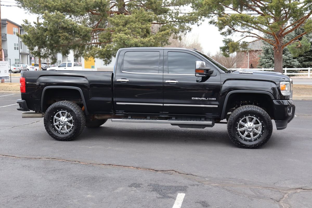 Used 2017 GMC Sierra 2500 Denali w/ Duramax Plus Package image 3