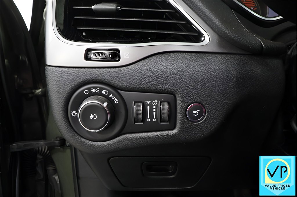 Used 2020 Jeep Cherokee Limited image 18